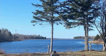 Waterfront tiny home with hot tub (Pet friendly, near beaches)