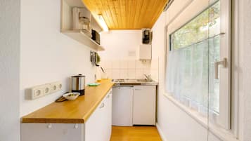 Frigorifero, piano cottura, macchina per tè/caffè, bollitore elettrico