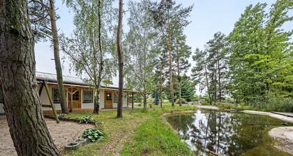 Bungalow '25 - Kimbucht' with Private Terrace and Shared Garden