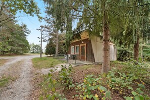 Exterior - Bungalow '26 - Kimbucht' with Private Terrace and Shared Garden (Waldhufen)