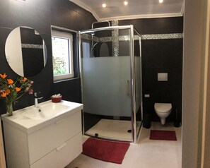 مناشف، صابون، ورق حمّام