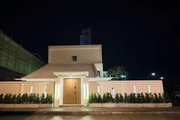 Unclassified image, 1 of 8, button - P22 Villa (Pattaya)