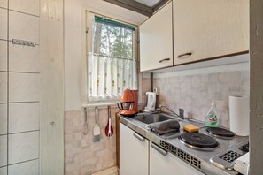 Fridge, stovetop, coffee/tea maker, electric kettle