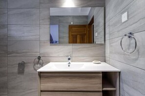 Room - Lazy Days (Galu)