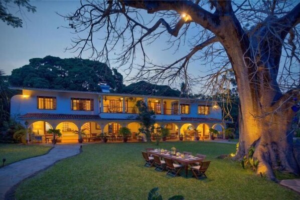 Room - Lazy Days (Galu)