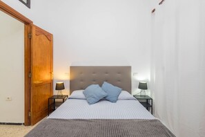 1 chambre, fer et planche à repasser, accès au Wi-Fi (inclus)