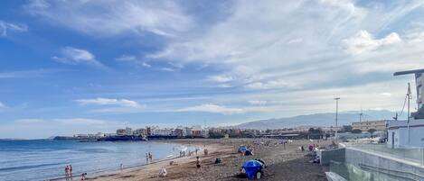 بالقرب من الشاطئ