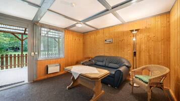 Fernseher, Tischtennisplatte