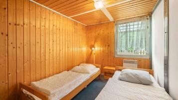 1 bedroom, bed sheets