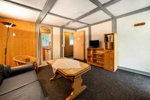 Fernseher, Tischtennisplatte