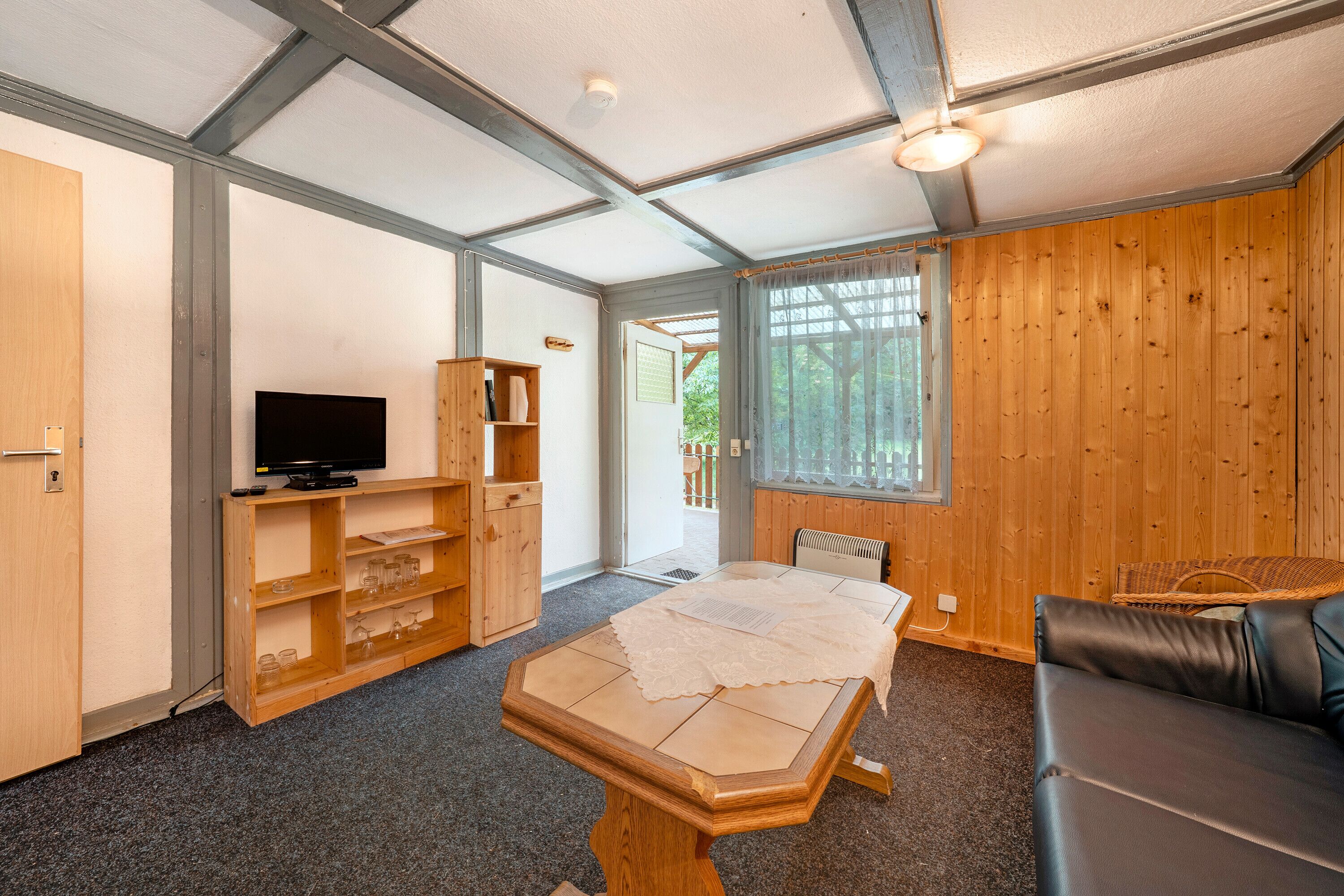 TV, tavolo da ping pong