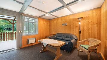 TV, tavolo da ping pong