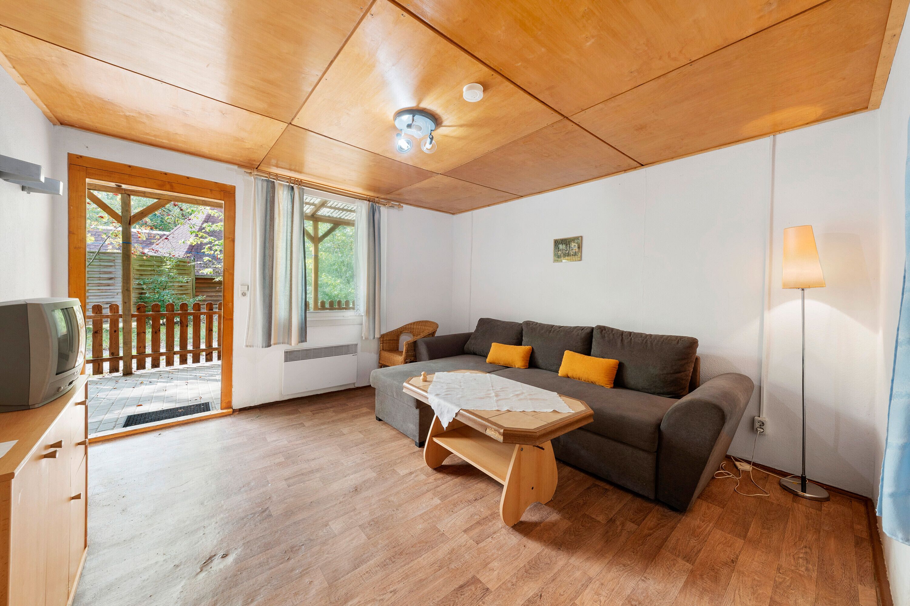 Fernseher, Tischtennisplatte