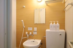Room - Oku Station;4 Minutes Walk from Station;Ueno 5 Minutes; Tokyo 12Minutes; Shinbashi (Ginza) 15Minutes (Tokyo)