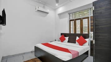 Standard Double Room, City View | Free WiFi, bed sheets