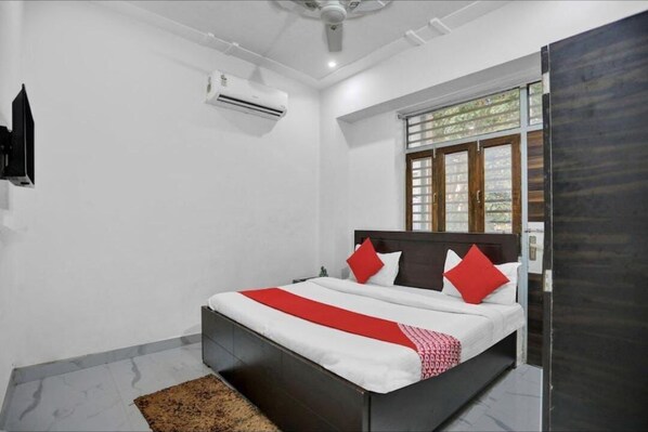 Free WiFi, bed sheets