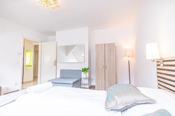 3 chambres, fer et planche à repasser, Wi-Fi, literie fournie