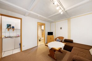 Téléviseur, table de ping-pong