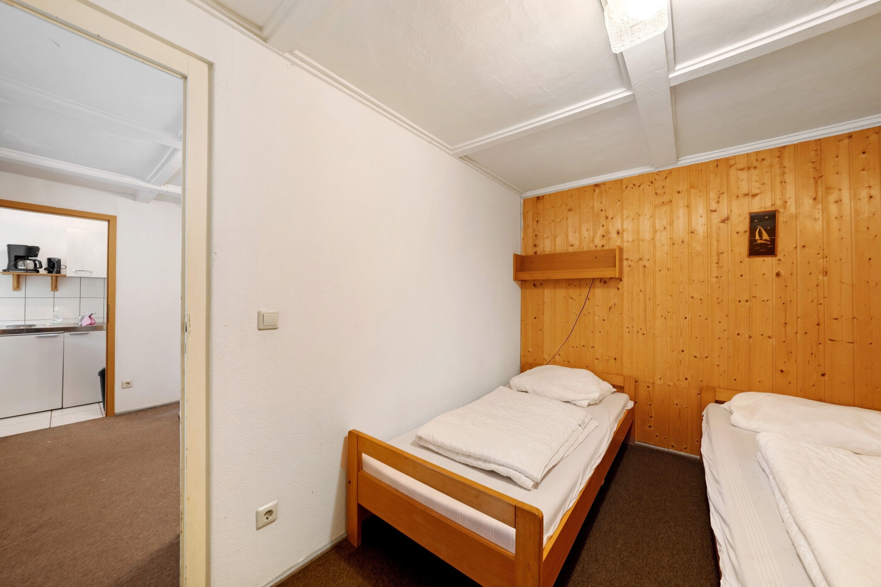 1 bedroom, bed sheets