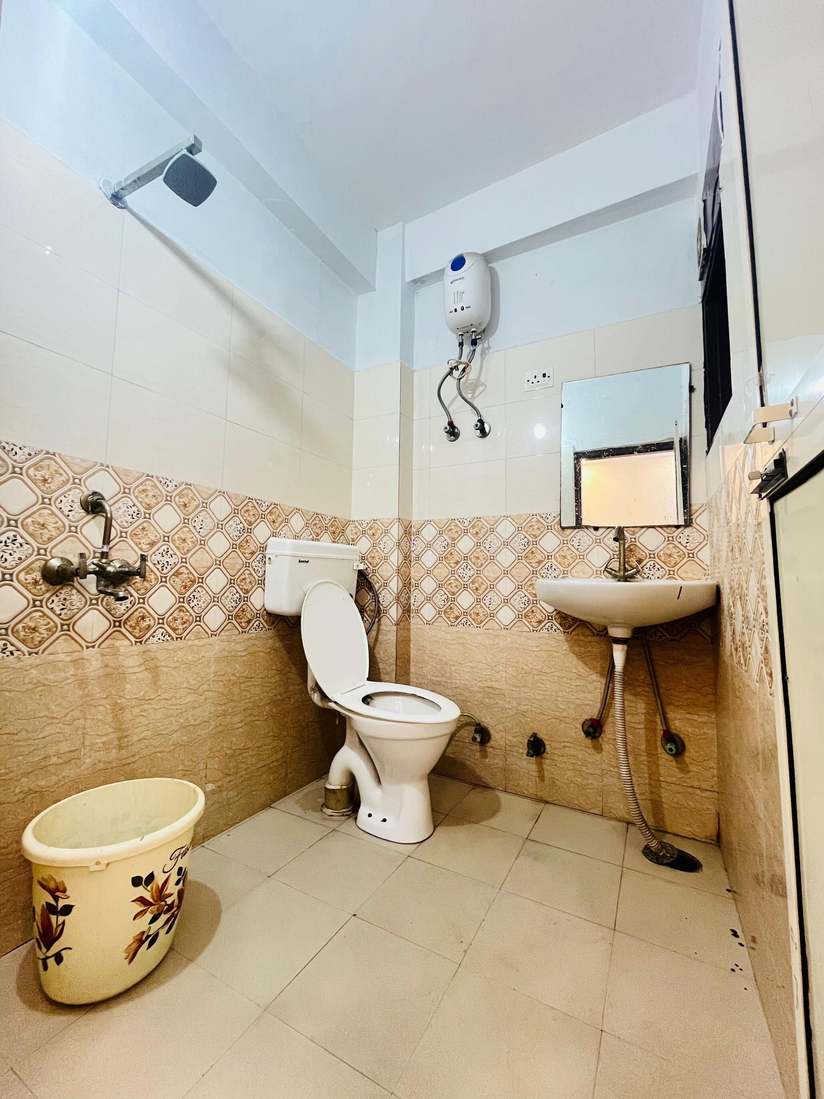 Towels, soap, shampoo, toilet paper