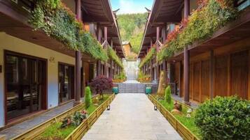 المنشأة من الخارج