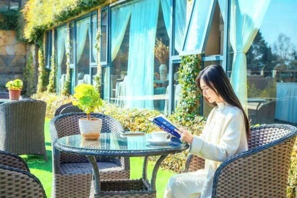 Outdoor dining - Wuhu Muyun Mountain Villa (Ninglang)