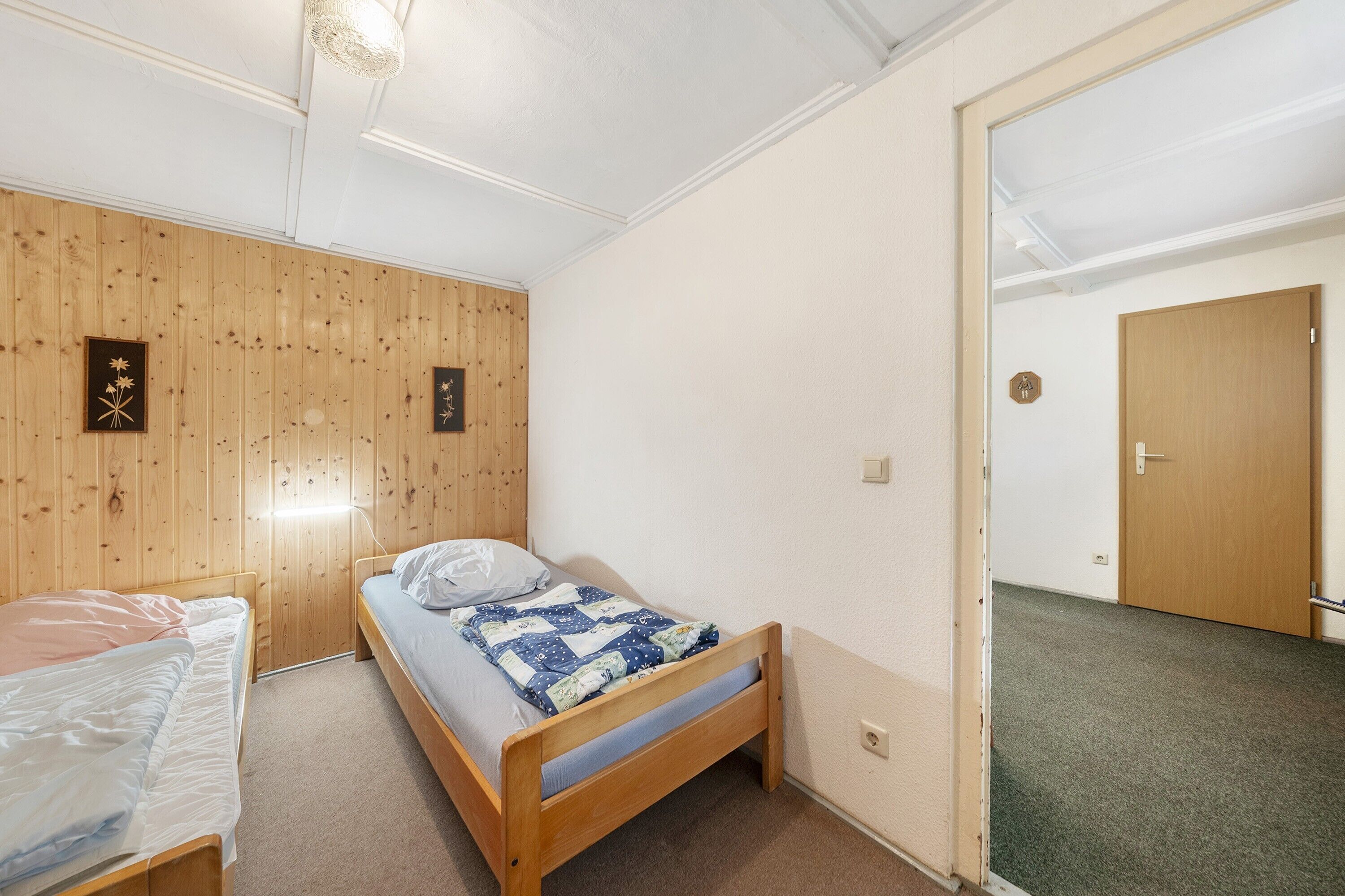 1 bedroom, bed sheets