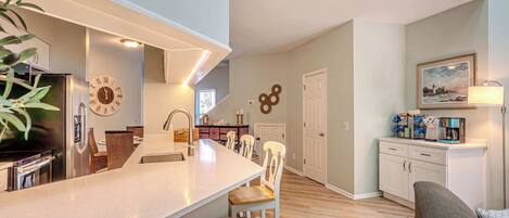 冰箱、微波炉、烤箱、炉灶