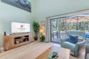 TV - Coastal Paradise 2BR Villa Near Coligny & Beach (Hilton Head Island)