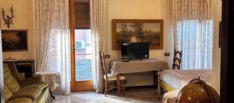 Apartment sleeps 8 with kitchen and 2 bathrooms inMirandola