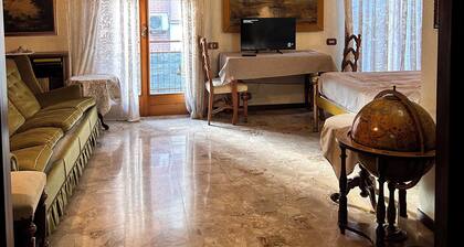 Apartment sleeps 8 with kitchen and 2 bathrooms inMirandola