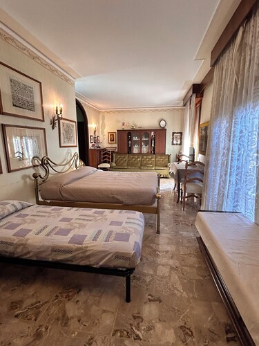 Apartment sleeps 8 with kitchen and 2 bathrooms inMirandola