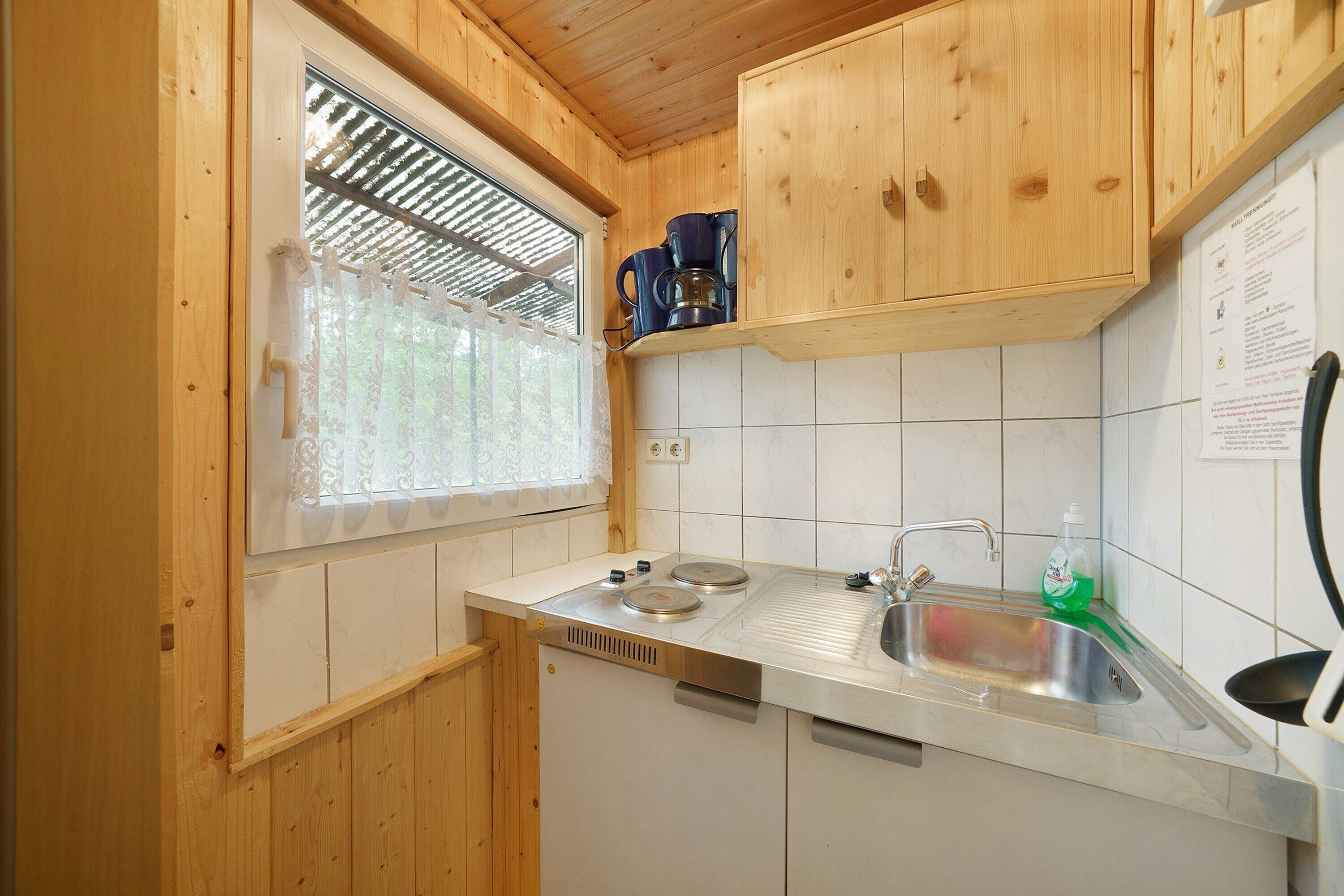 Fridge, stovetop, coffee/tea maker, electric kettle