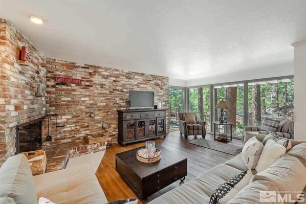 TV, fireplace, books, offices - Sunny Lakeview Retreat - Private Beach Access (Zephyr Cove)