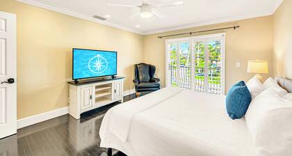 Waterfront / Heated Pool / Canal View & Access / Coastal Key / VlLLAS