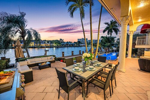 Waterfront / Heated Pool / Canal View & Access / Coastal Key / VlLLAS