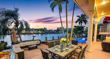 Waterfront / Heated Pool / Canal View & Access / Coastal Key / VlLLAS