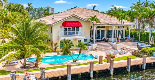 Waterfront / Heated Pool / Canal View & Access / Coastal Key / VlLLAS