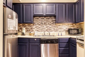 Refrigerador, microondas, lavavajillas, cafetera/tetera