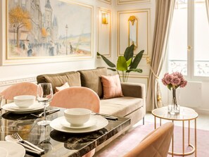 Apartment, City View | Living area | 43-inch Smart TV with cable channels, Netflix, streaming services - Merveil Luxury Suite - Bourdonnais (Paris)