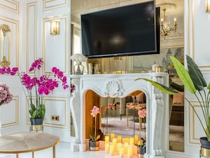 Apartment, City View | Living area | 43-inch Smart TV with cable channels, Netflix, streaming services