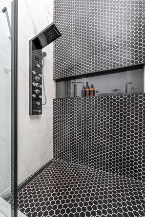 Shower, hair dryer, towels