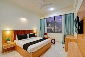Deluxe Room, City View - Hotel RR Galaxy (Gurugram)