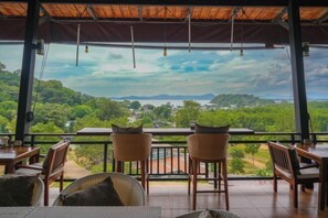 Restaurant - So View Phuket Resort (Phuket)