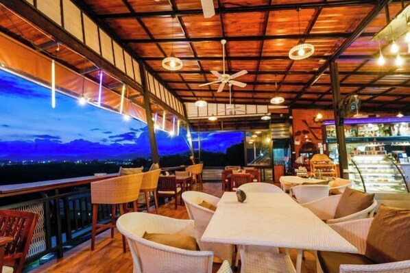 Restaurant - So View Phuket Resort (Phuket)