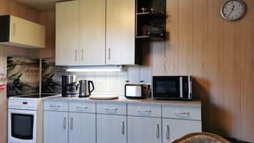 Kühlschrank, Mikrowelle, Herdplatte, Geschirrspüler