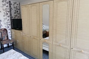 2 Schlafzimmer, Reisekinderbett, kostenloses WLAN, Bettwäsche