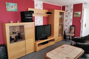 Télévision, livres, chaîne hi-fi