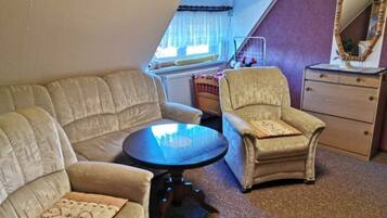 Fernseher, Bücher, Stereoanlage