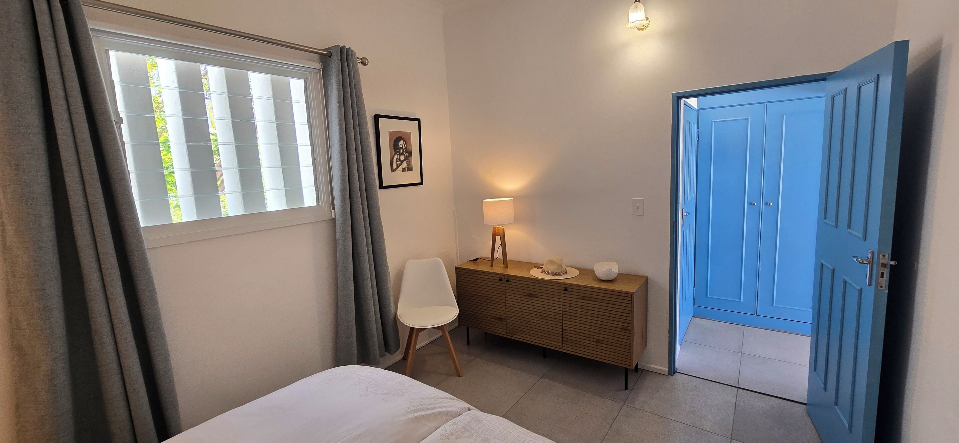 1 غرفة نوم ومكواة/لوح كي وواي فاي وملاءات أسرّة